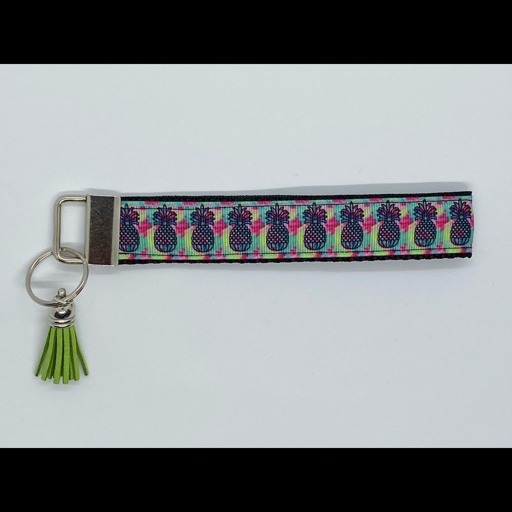 Tropical pineapple keychain